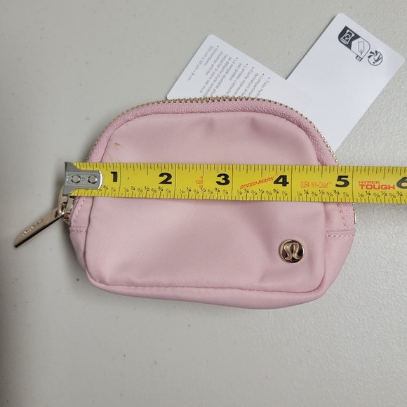 Lululemon NWT Evrywhere Belt Bag Nano. - Picture 13 of 15